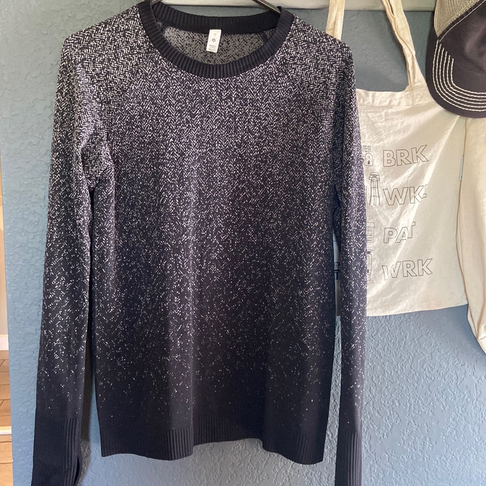 Lululemon black and white base layer long sleeve shirt